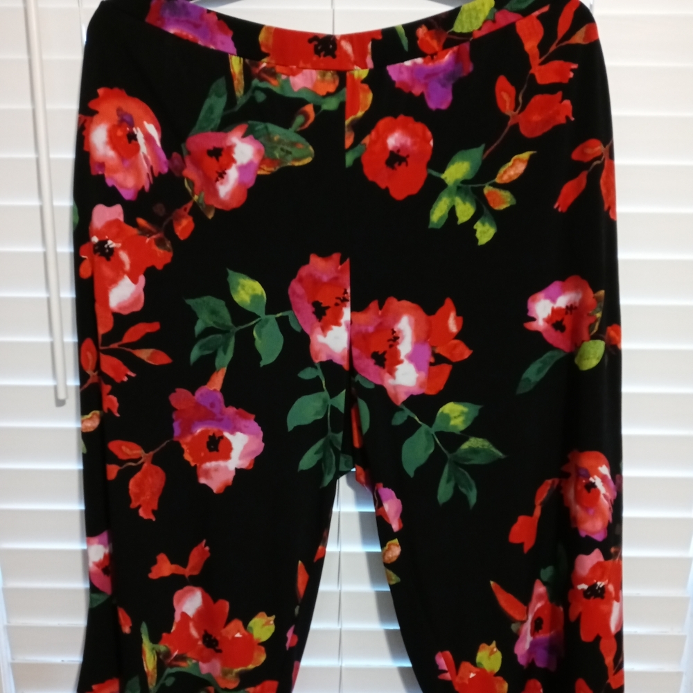 Susan Graver 1X Floral Split Skirt